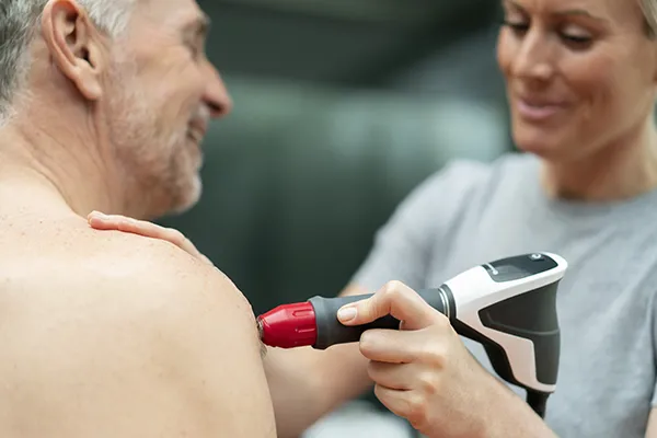 Applicazione Shockwave sulla spalla